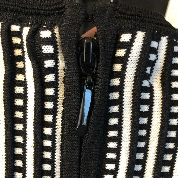 White House Black Market Sleeveless Shirt - Picture 4 of 5